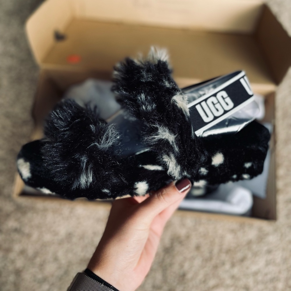 Ugg Fluff Yeah Slippers Black and White Neutral Fuzzy Sandal Slippers Size 8 - Picture 15 of 16